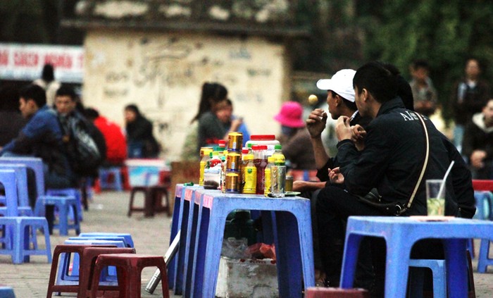 Các quán nước chè có nhiều chiêu trò để "moi" tiền khách vãng lai